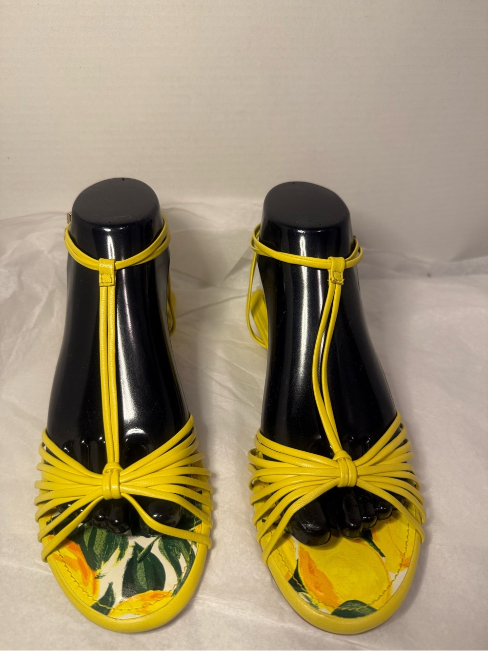 Vince Camuto Yellow Lemon Print Strappy Sandals Size 8M